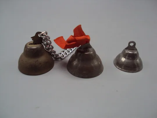 Колокольчик школьный лот 3 шт высота 2,2 см, 2 см, 1,7 см №16044 Ціна
