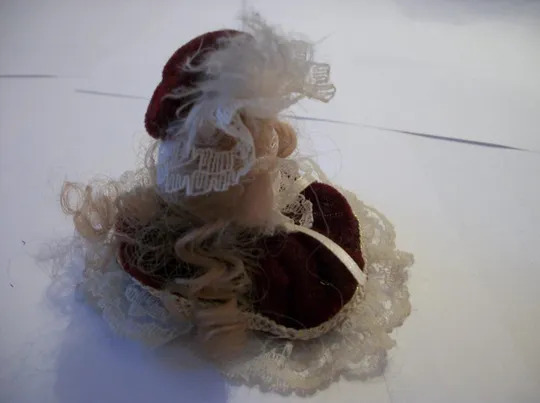 Кукла в платье . Высота 6-см . Внизу 10-см , очень красиво смотрится. Інтернет-аукціон