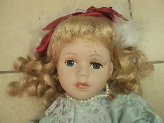 Купити Фарфоровая кукла девочка с зонтиком в голубом платье 40 см №464п