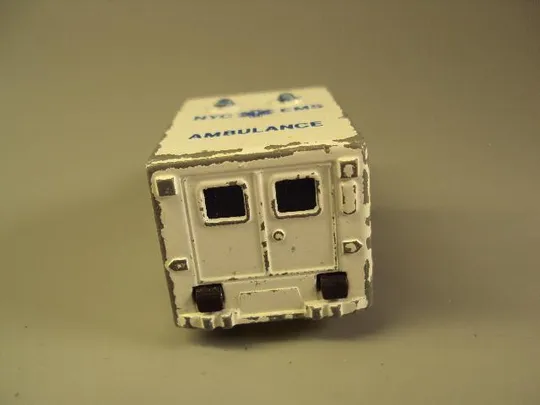 машинка majorete ambulance 1/60 скорая помощь высота 3,5 см, длина 7,5 см №9506 Продаж