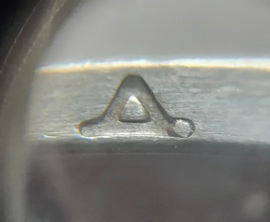 (6357) 1 гривня 2005 викрошка у букві "Д" слова "ОДНА" на гурті (1 гривна 2005 брак) З аукціону