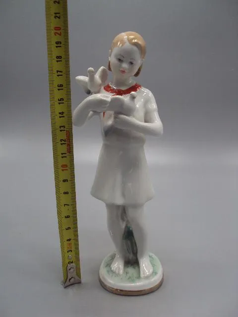 Купити Фигура фарфор статуэтка ЛФЗ пионерка с голубями девочка с голубями высота 19,5 см 1 сорт №14508