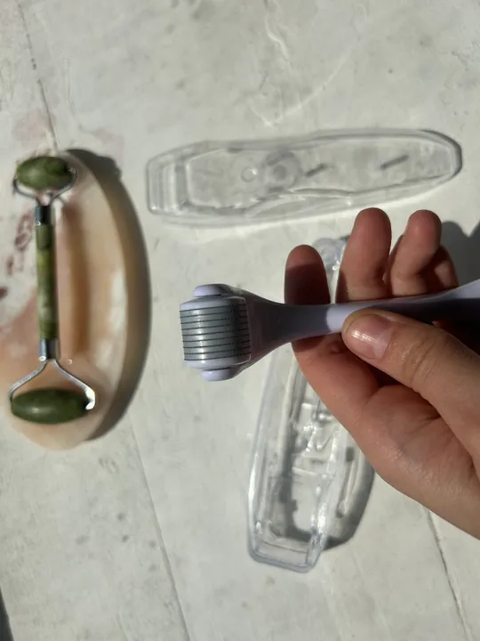 Дермароллер Cosmedica Skincare з титановими мікроголками 0.25 мм — для омолодження та догляду за шкірою З аукціону