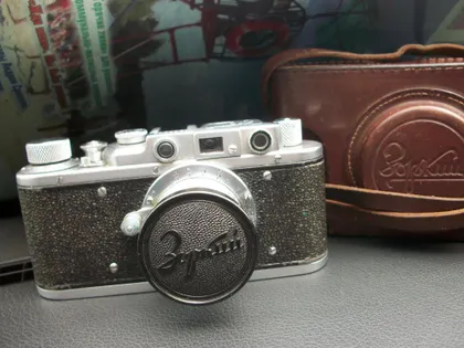 фото, Фотоаппарат Зоркий, первый, объектив Индустар-22 [футляр, передняя крышка]