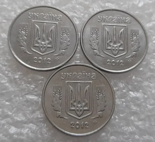 (4130) 2 копійки 2012 лишній метал на реверсі, викрошки - 3 монети (2 копейки 2012 брак крокодил) Де купити