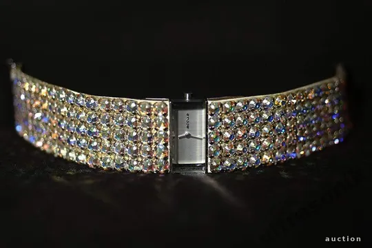 Купити стильные часы Accurist браслет с кристаллами Сваровски