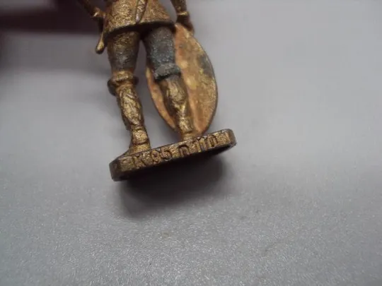 Фигурка миниатюра гуннский воин Hun 4 со щитом k 95 n 110 металл высота 3,8 см №13345 Характеристики