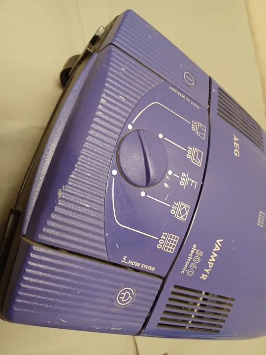 0542с  пилосос AEG Vampyr 5060 electronic Характеристики