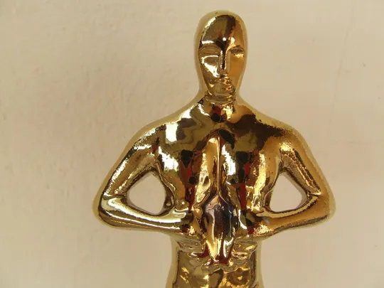 Керамика статуэтка Оскар в позолоте раз. 26 х 9 см. 2010 . гг. З аукціону