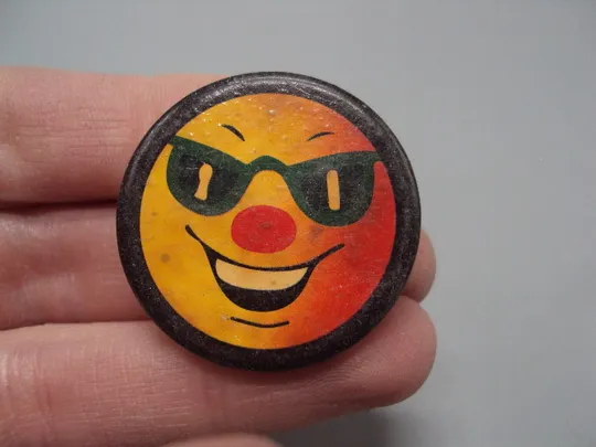 Купити Знак круглый адетский смайлик в очках smile №17045