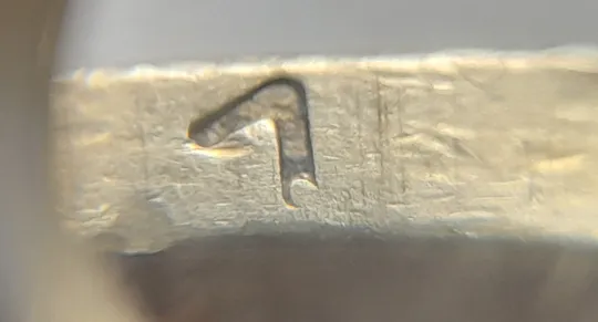 (6493) 1 гривня 2001 1АД1 викрошка внизу цифри "1" слова "2001" на гурті (1 гривна 2001 1АД1 брак) Продаж