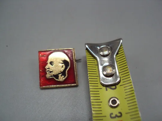 Знак ленин портрет профиль на красном фоне квадрат ссср №17366 Ціна