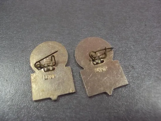 знак международный день студентов лот 4 шт №12334 Продаж