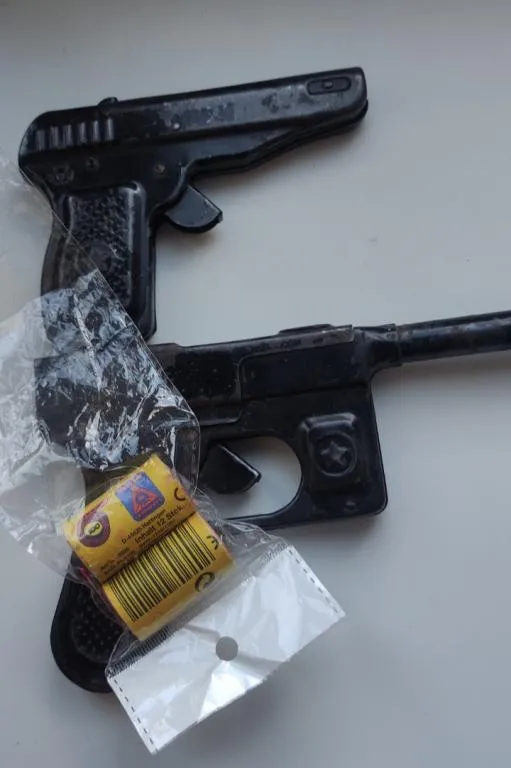 2 детских пистолетика СССР+ пистоны. старая цена, мечта мальчиков 70-х годов TH388 Ціна