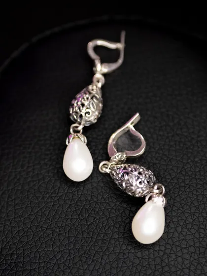 фото, Сережки з срібла 925 проби з чорнінням. Вставка - натуральна перлина