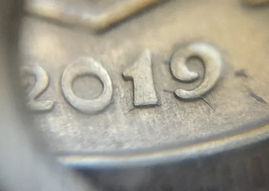 (6833) 10 копійок 2019 різновид викрошок і розколів на аверсі (10 копеек 2019 брак) Де купити