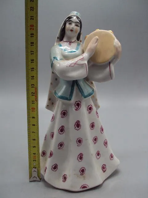 Купити Фигура фарфор Киев девушка азербайджанка с бубном Восточный Азербайджанский танец 21,5 см №13917