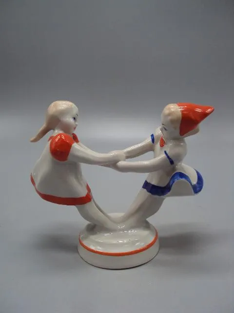 Фигура фарфор статуэтка Городница подружки крутятся девочки кружатся дети высота 10,8 см №14467 Ціна