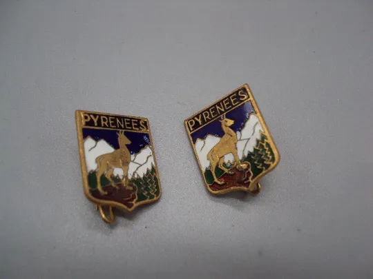 Знак фрачник герб Pyrenees горы Пиренеи Піренеї лот 2 шт №16595 Ціна