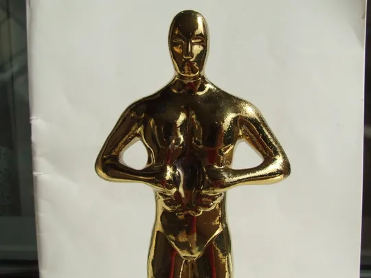 Керамика статуэтка Оскар в позолоте раз. 26 х 9 см. 2010 . гг. Де купити