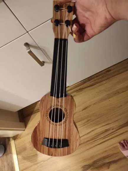 Іграшкова дитяча гітара, укулеле, медіатор в комплекті! Ціна