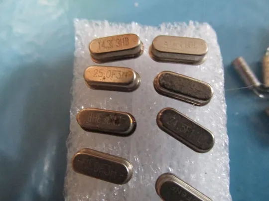 Кварцові резонатори  з  материнок Продаж