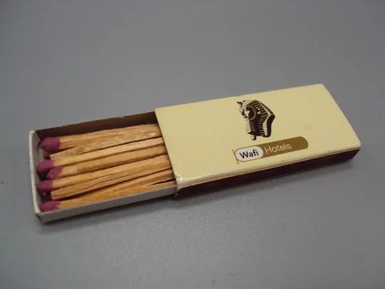 Спички Wafi Hotels Dubai U.A.E. Фараон Тутанхамон Дубаи размер 2,6 х 5,5 см №14573 Ціна