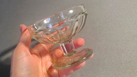 Ваза цукерниця креманка на ніжці міні прозоре радянське скло Вживане Торговий майданчик