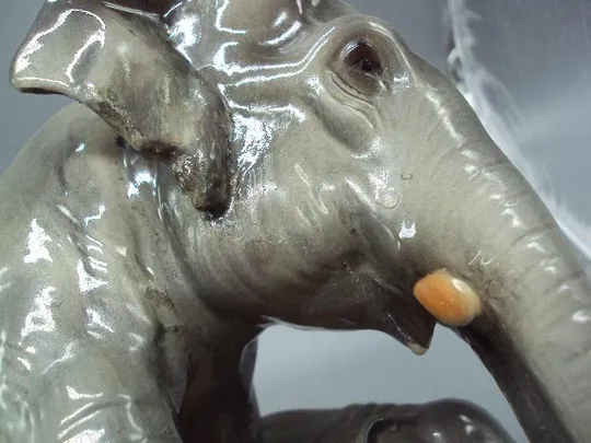 Фигура фарфор статуэтка Германия слоны слониха и слоненок размер 23х28,5 см под реставрацию №14261 З аукціону