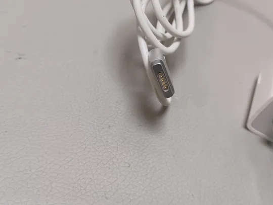 0935с адаптер живлення  APPLE A1436 45W 14.85V 3.05A З аукціону