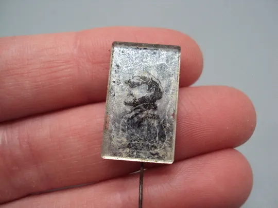 Купити Знак Ленин в кепке портрет профиль ссср стекло прямоугольник фрачник игла №17629