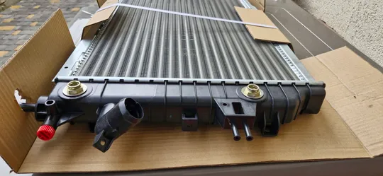 Радіатор охолодження двигуна Ava Quality Cooling OLA2460  для Opel Zafira З аукціону