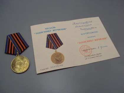 фото, Знак и документ удостоверение защитнику отечества захиснику вітчизни 1999 год посвідчення №18722у