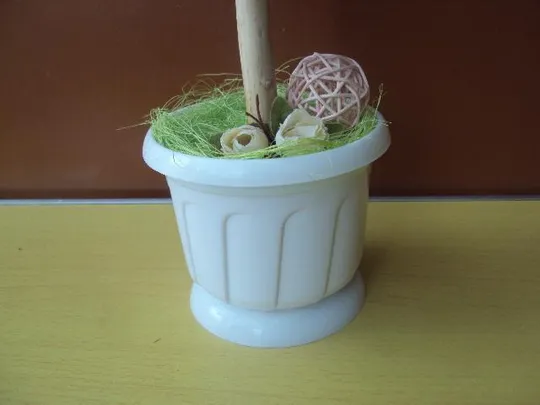 Сувенир дерево из цветов розы и бабочка вазон №3228 Недорого