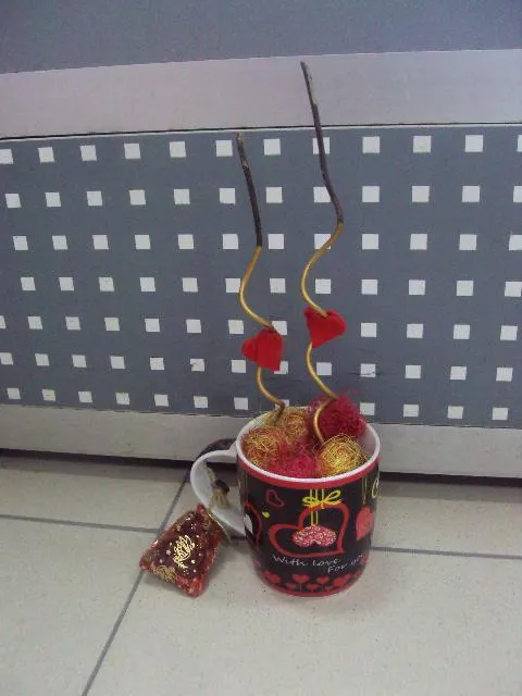 Сувенир кружка с сердечками под фотографии Китай керамика, в мешочке кофейные зерна №2985 Ціна