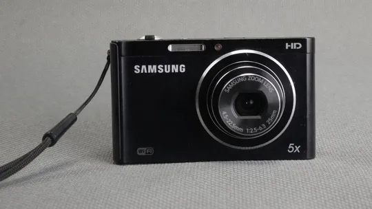 Цифровой фотоаппарат Samsung DV300F Black представитель серии 2View Zoom Lens 4.5-22.5мм 1:2.5-6.3 25мм Вживане Де купити