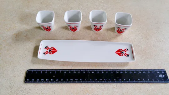 Набір 4 стопки та піднос-човник стара угорська порцеляна Холохаза Hollohaza Вживане Інтернет-аукціон