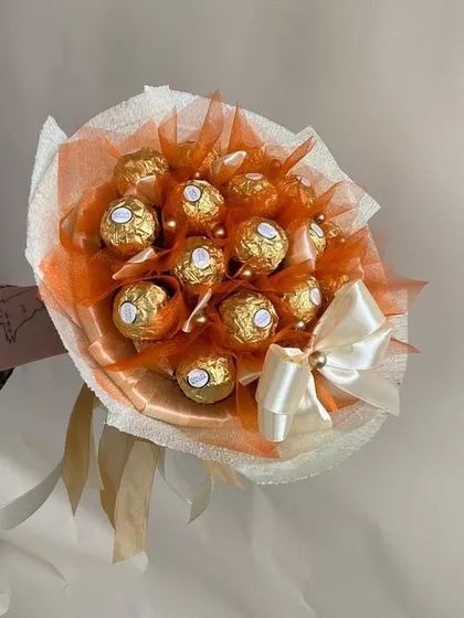 фото, Букет з цукерок Ферреро Роше (19 шт.) Ferrero в руку солодкий подарунок помаранчевий