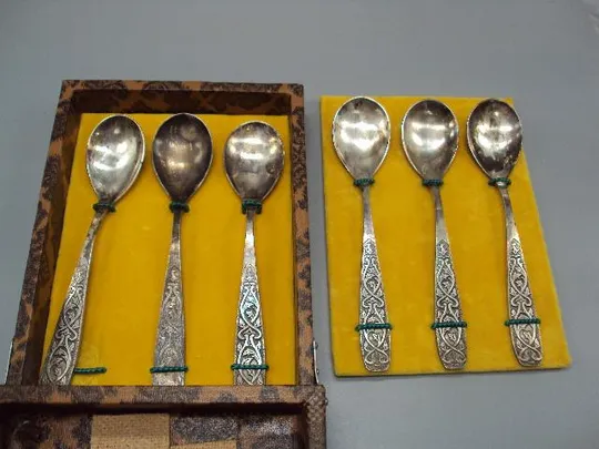 Столовые приборы набор десертные ложки узор листья мнц ссср в футляре лот 6 шт длина 17 см №13339 Продаж