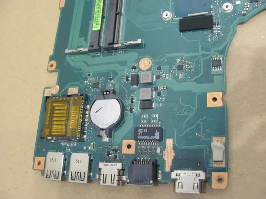 номер0116-32  материнська плата i5-5200U SR23Y 69N01HMA5A02 для  MEDION E7416   оригінал Де купити