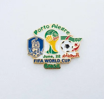 фото, Футбол - матчевый значок из серии  "Чемпионат Мира 2014" Южная Корея - Алжир