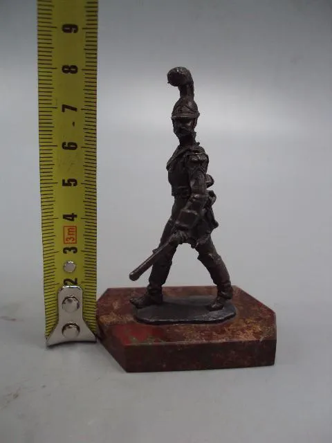 Фигура на подставке статуэтка офицер в форме гусар с пистолем серебро 925 проба вес 86,43 г №14360 З аукціону