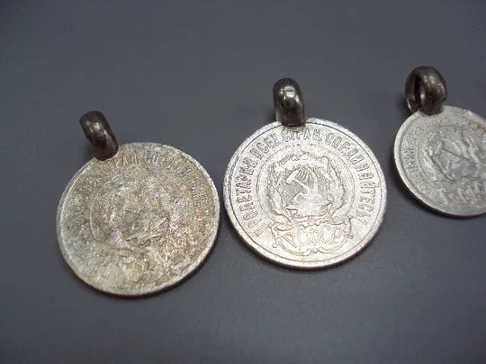 Кулон дукач подвеска дукачи серебро 20 копеек 10 копеек 1923 г ссср вес 11.53 г лот 4 шт №178796 в Україні