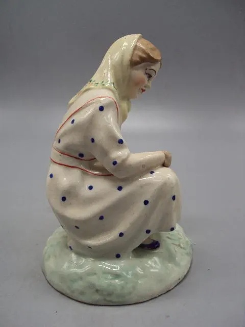 Фигура фарфор СНХ БССР Минск ФФЗ девочка с корзиной с грибами собирает грибы высота 13,5 см №14020 Де купити