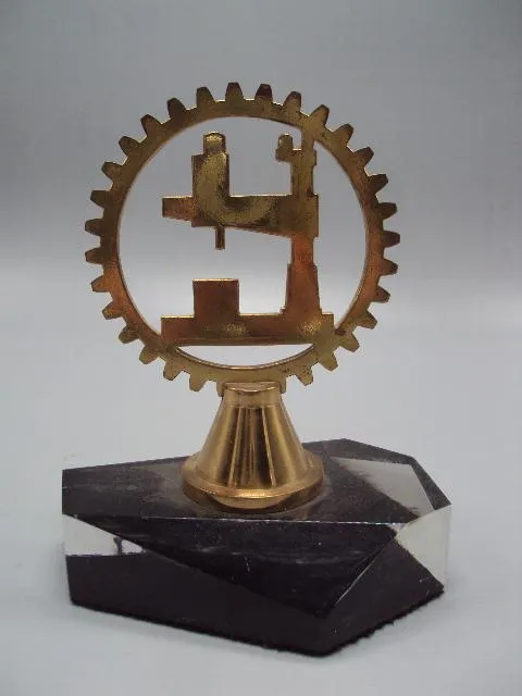 Фигура знак Одесский завод радиально-сверлильных станков бронза на подставке высота 16,3 см №4006 Ціна