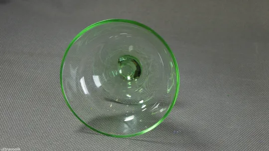 Креманка піалка на ніжці зелене кольорове радянське скло Вживане Продаж