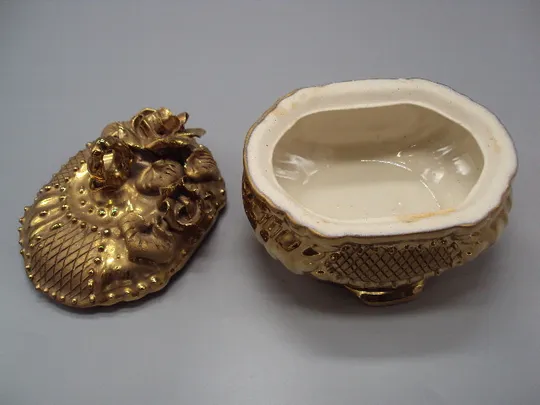 Шкатулка фарфор позолота цветы розы и листья большая размер 11,5 х 12 см №18390МЯ Інтернет-аукціон