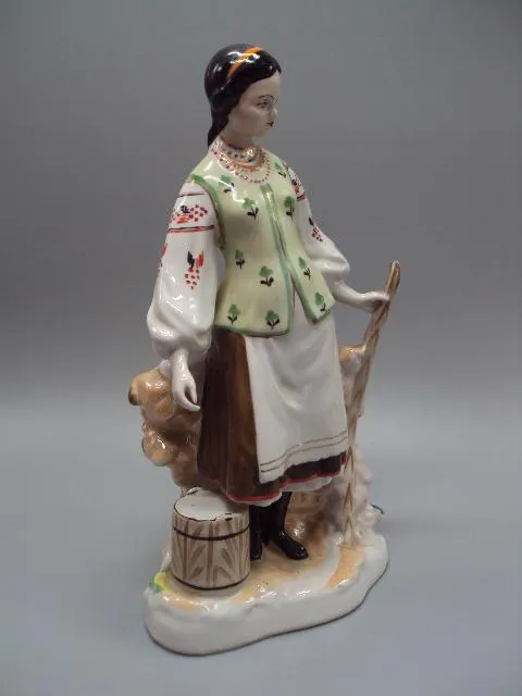 Фигура фарфор статуэтка Барановка девушка у плетня с коромыслом 1960 г. целая РЕДКАЯ 27 см №1358 З аукціону