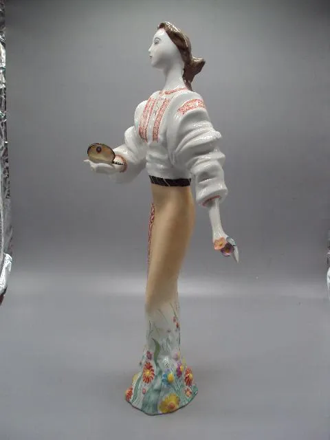 Фигура фарфор статуэтка Румыния JRJS CLUJ девушка с бабочкой и цветами высота 41 см №65 З аукціону