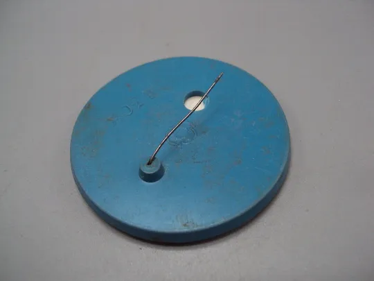 Знак детский круглый Незнака читает книгу мультфильм сказка Приключения Незнайки №17039 З аукціону